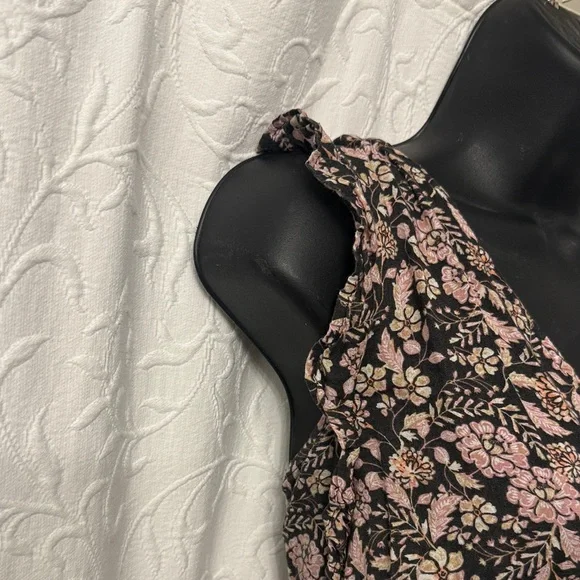 Old Navy Black and Pink Floral Sleeveless Blouse women’s size large smocked back - Picture 2 of 7